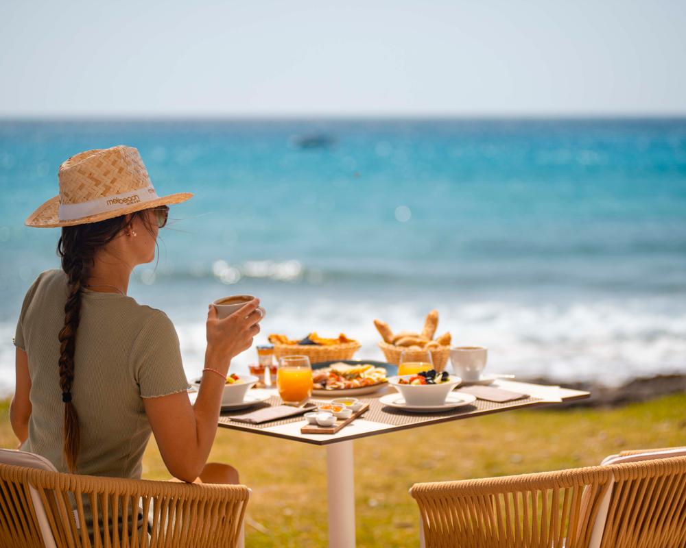 Desayuno frente al mar Melbeach Hotel & Spa Canyamel Desayuno frente al mar Melbeach Hotel & Spa Canyamel