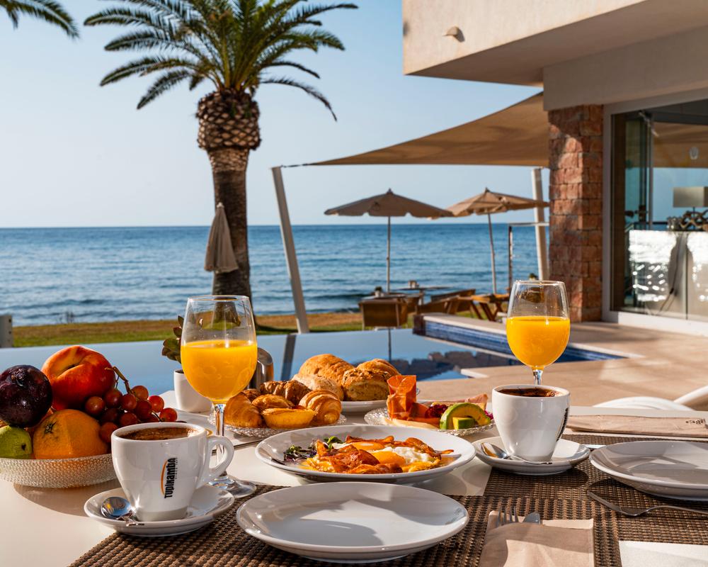 Desayuno frente al mar Melbeach Hotel & Spa Canyamel Desayuno frente al mar Melbeach Hotel & Spa Canyamel