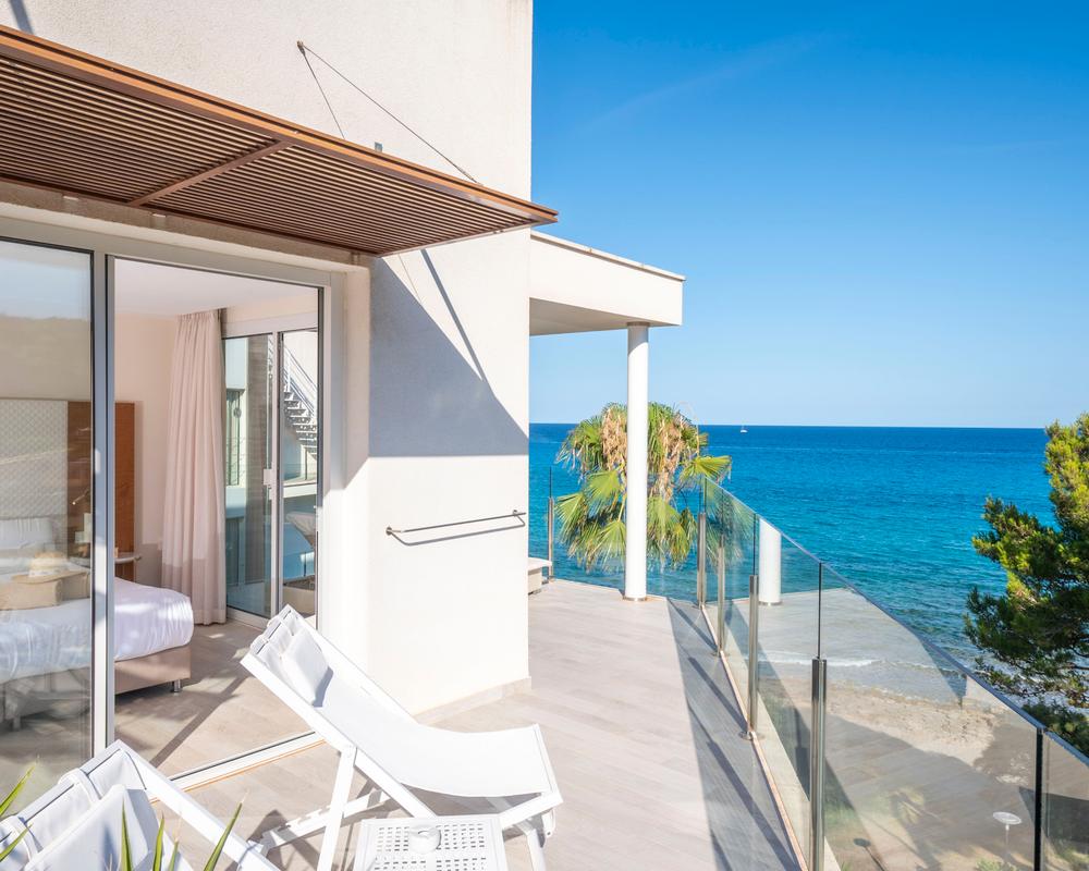 Deluxe Suite with Jacuzzi and Sea View Melbeach Hotel & Spa Canyamel Deluxe Suite with Jacuzzi and Sea View Melbeach Hotel & Spa Canyamel