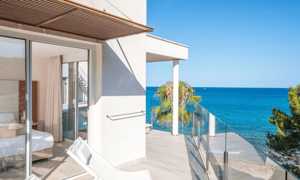 Deluxe Suite with Jacuzzi and Sea View Melbeach Hotel & Spa Canyamel Deluxe Suite with Jacuzzi and Sea View Melbeach Hotel & Spa Canyamel