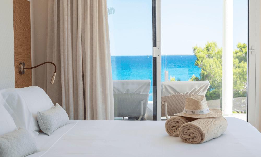 Deluxe Suite with Jacuzzi and Sea View Melbeach Hotel & Spa Canyamel Deluxe Suite with Jacuzzi and Sea View Melbeach Hotel & Spa Canyamel